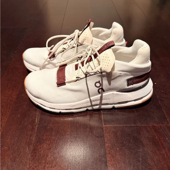 On Cloudnova2 (ice/mulberry) - Picture 3 of 6